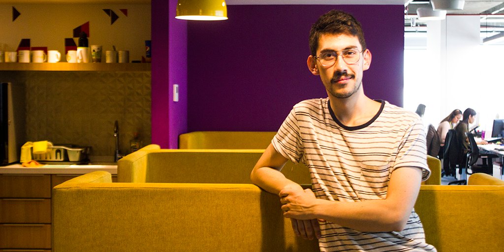 Mercadoni_Mex's tweet photo. ¡Él es David! 🙋‍♂️
Hace parte de nuestro equipo de diseño. Tiene la actitud que se necesita para ponerle color a todo 🎨, ¡incluso al equipo!
Le interesa el arte y le encanta hacer amigos, viajar ✈️ y bailar mucho.
#LoHacemosPorTi #Mercadoni https://t.co/367xRAxoo5