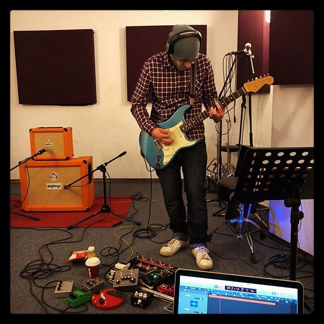 wearehighlow's tweet photo. Steve smashed through 6 guitar tracks tonight!! These songs are something special. #studio #recordingstudio #guitar #fender #fenderstratocaster #raygunfx #orangeamps #grunge #altrock #logicprox #bleedingearstudios https://t.co/ESTCC6GfFF