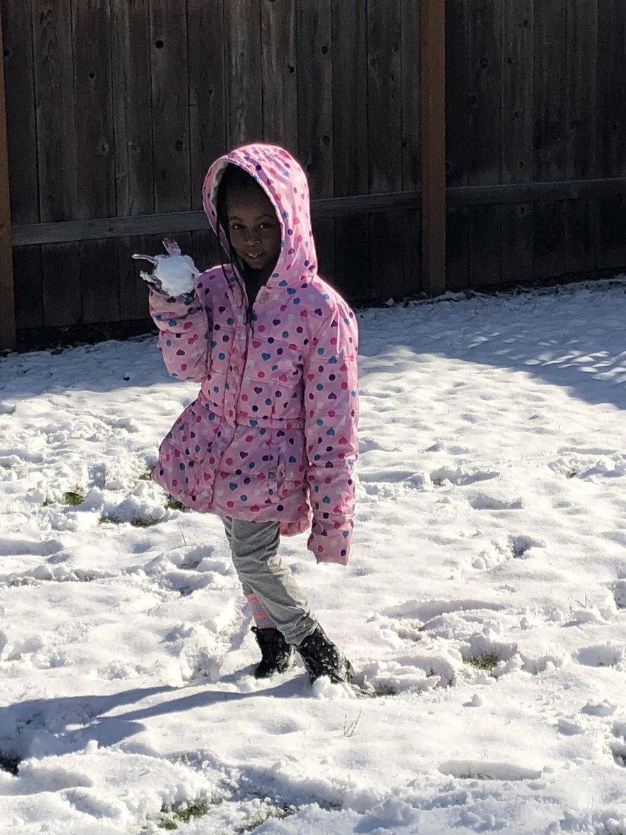 Clmulle's tweet photo. Snow Day ❄️ #snowday #snow #mykids #babies #kids https://t.co/e3HbJzf4dj