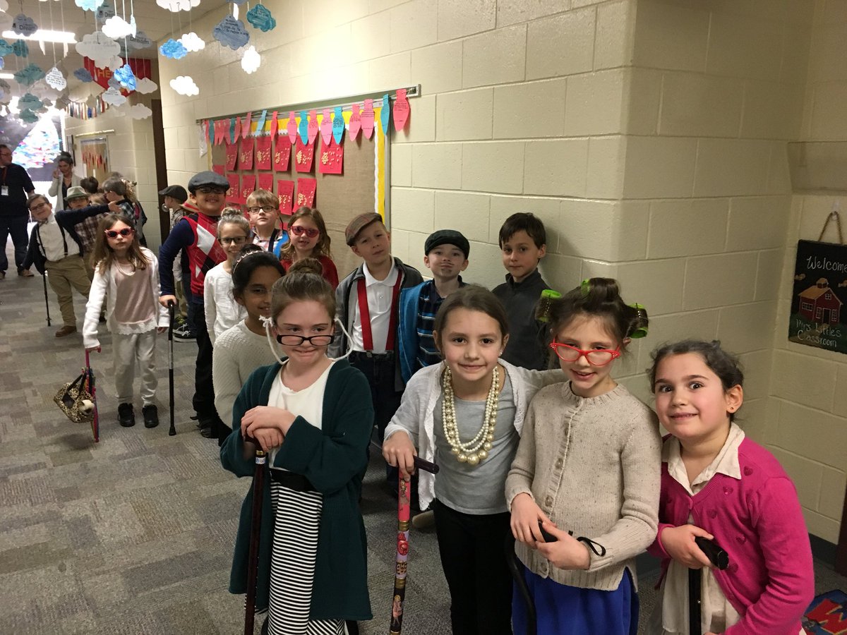 Dincher_HES's tweet photo. Celebrated 100 days with these fine folks! #HappyHillendale #teamsecond https://t.co/Cqikdj3wT6