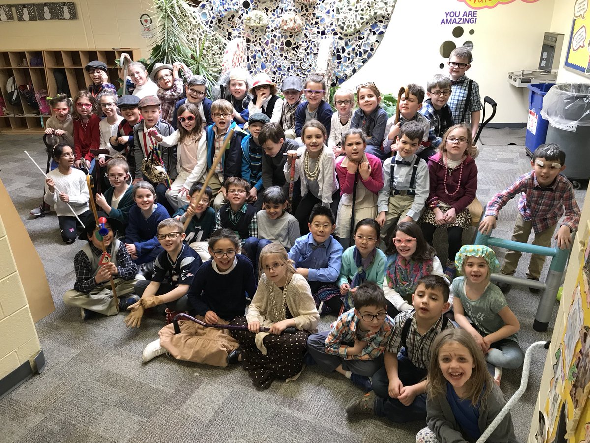 Dincher_HES's tweet photo. Celebrated 100 days with these fine folks! #HappyHillendale #teamsecond https://t.co/Cqikdj3wT6