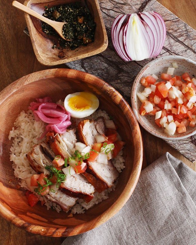 tinroofmaui's tweet photo. PORK BELLY, available daily. Roasted then deep fried pork belly, topped off with tomato onion lomi, patis vinaigrette, served with 1/2 a 6 minute egg.
#tinroofmaui # #stayhungry #maui #mauinokaoi #mauieats #chefsheldon #roadtohana #mofastpass #sh… https://t.co/9JRln04Wfs https://t.co/HPbe76tiRw