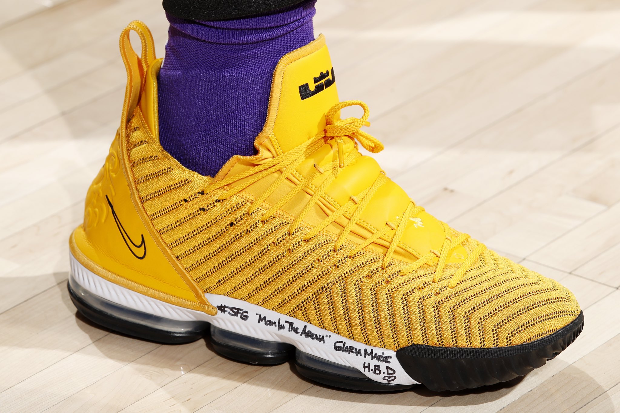 Lebron 16 shop yellow black