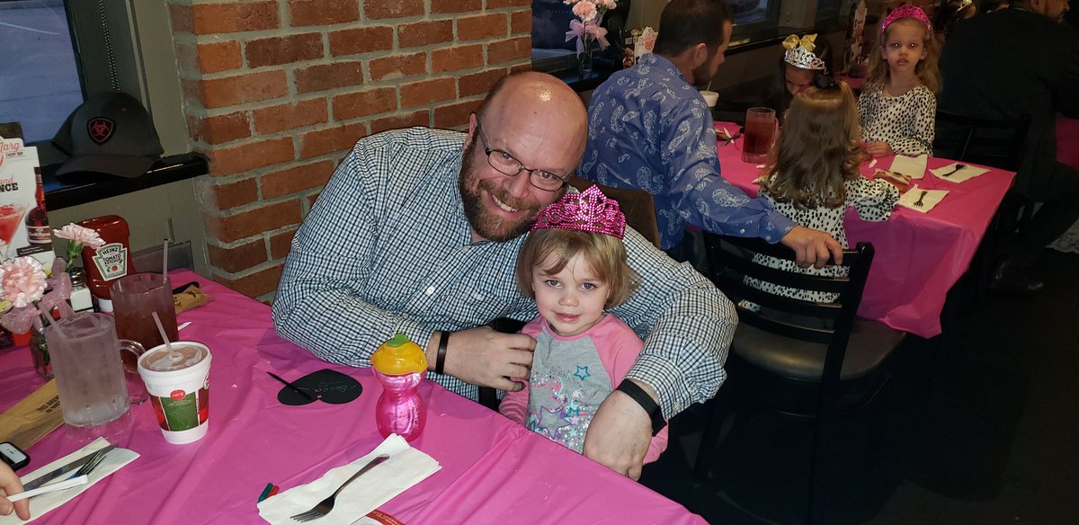Rlmtz1's tweet photo. Daddy and daughter night out happening @Chilis Rowlett @Ernest___Perez @mdela1 @queenpalpal #TheGuestCount #wearerowlett https://t.co/YbiaYMLMy3