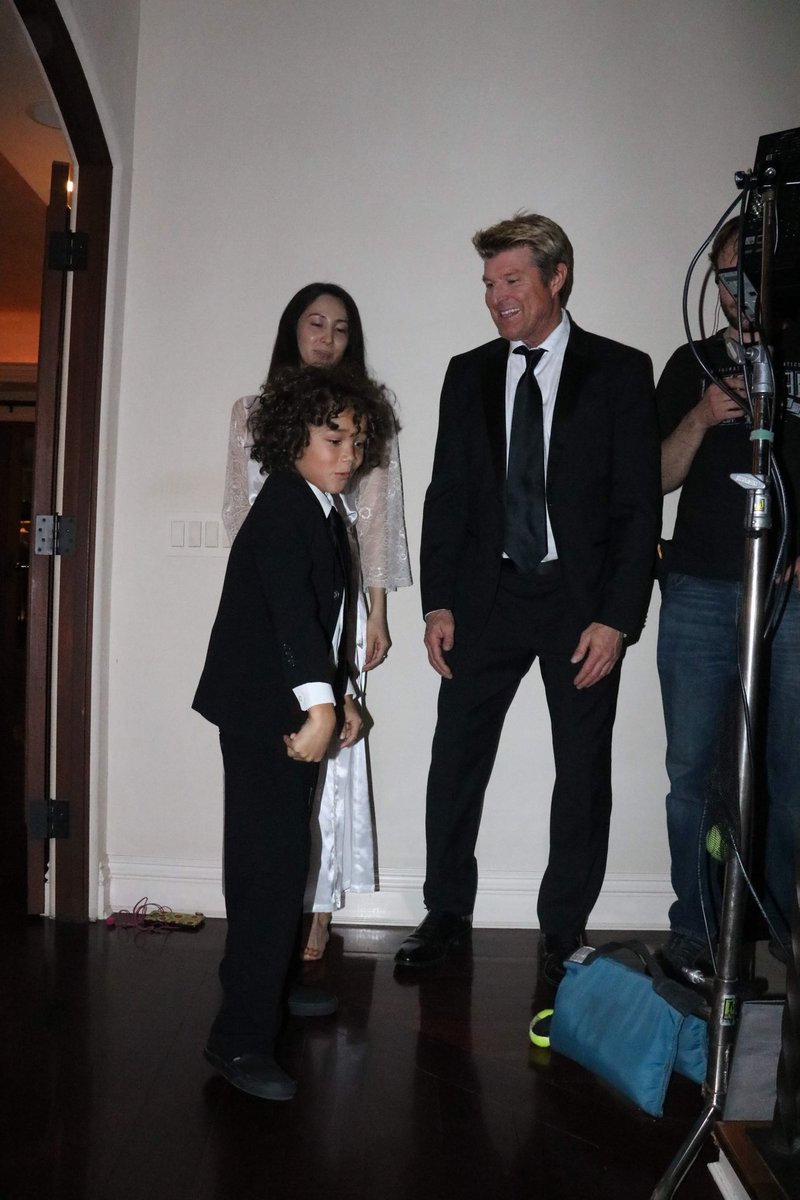 winsorharmon's tweet photo. @tylerghyzel I think little man is showing big man some moves!! @SarogetoTheFilm @ikumiyoshimatsu @NicoSantucci #makingmovies #winsorharmon https://t.co/RFXNjclf5M