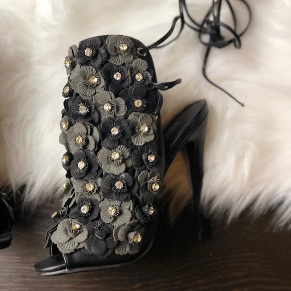 hovannie's tweet photo. So good I had to share! Check out all the items I'm loving on @Poshmarkapp #poshmark #fashion #style #shopmycloset #oakley #apt9: https://t.co/5Vx0MB9JzQ https://t.co/cmZuLgaywK