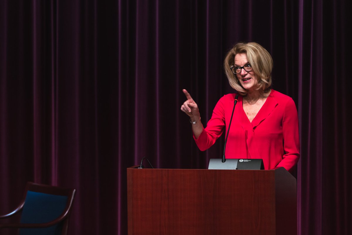 CanadaPE's tweet image. Aujourd'hui à #Ottawa, Pamela Goldsmith-Jones, secrétaire parlementaire de ministre des Affaires étrangères, a donné le coup d'envoi de l'atelier international sur #PrincipesdeVancouver pour mettre fin à l’utilisation #EnfantsSoldats. Pour en savoir plus : ow.ly/sUXv30nAVAL