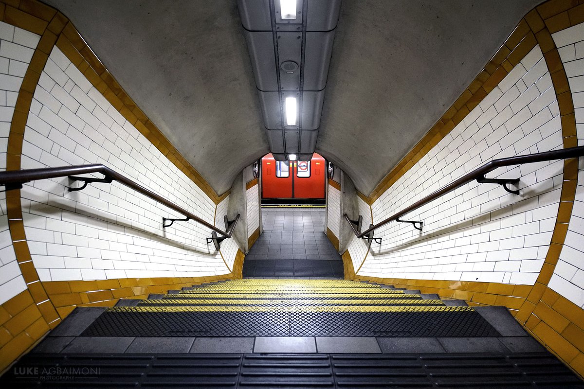 LONDON UNDERGROUND SYMMETRY PHOTO / 4TUFNELL PARK STATIONI love it when the doors align. This looks like an alien climbing the stairsMore photos https://shop.tubemapper.com/Symmetry-on-the-Underground/Photography thread of my symmetrical encounters on the London Underground ( @TfL).THREAD