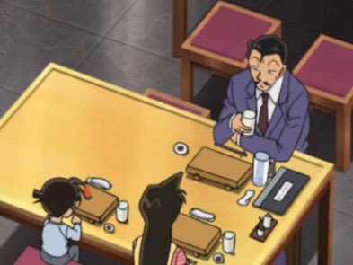 애기 먹는 거 기다려주는 어른들