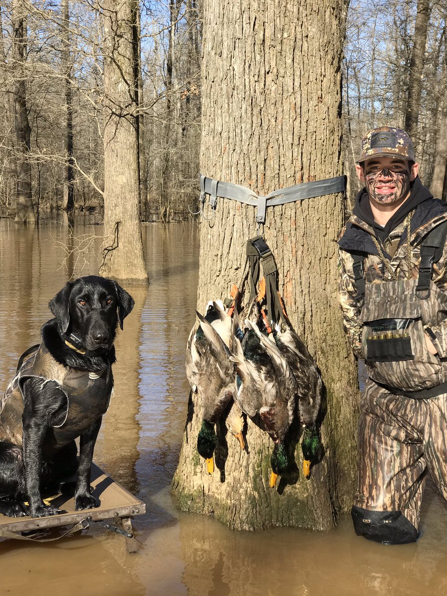 EthanFincher33's tweet photo. Seasons come and go, but the memories made last forever! #Ducks #Bucks https://t.co/5owS79b1rR