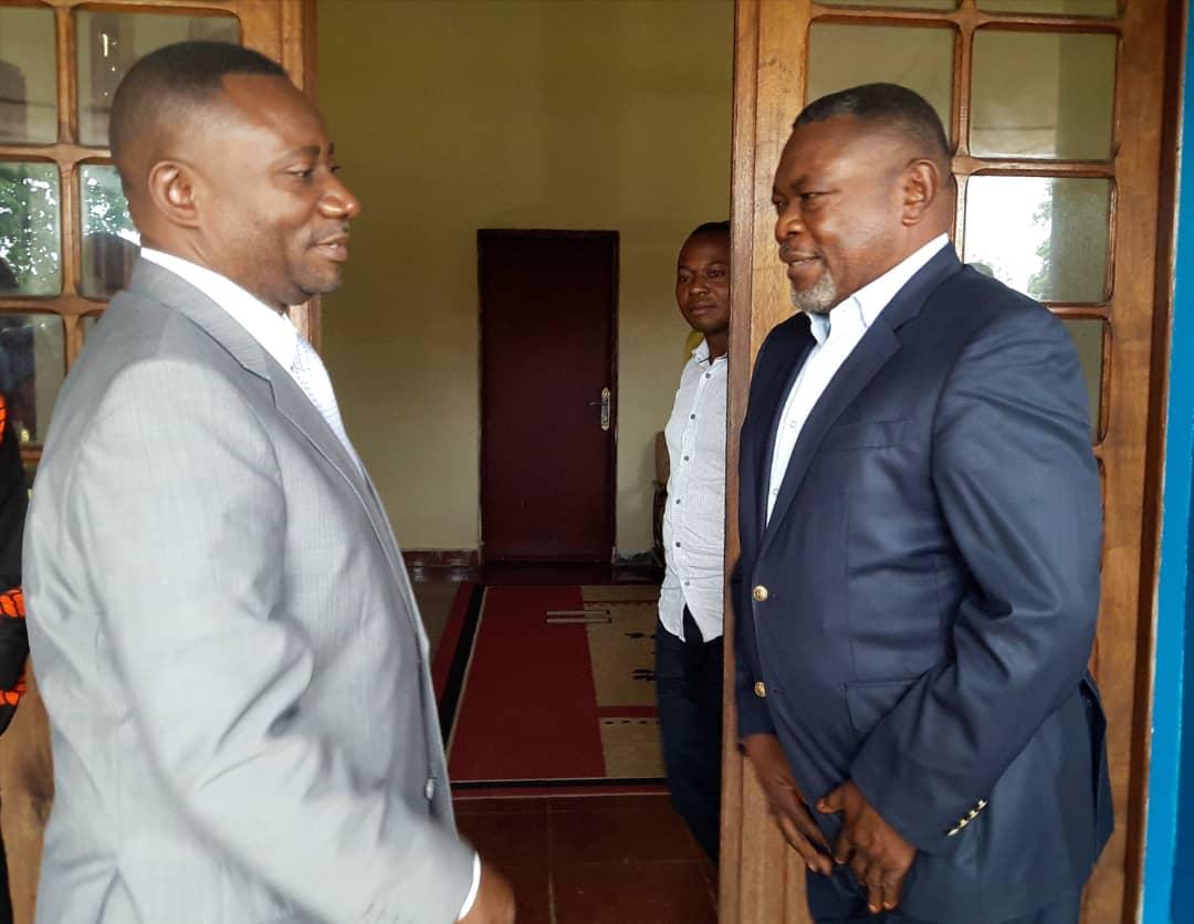 EShokango's tweet photo. Les Membres du bureau provisoire de l Assemblée Provinciale Kasai Oriental ont reçu ce 05 Janvier 2019, la visite du Gouverneur de Province @ngoyikasanji1. @TopCongo @cenirdc @Bibishe6 @Presidence_RDC @ThomasMpoyi @SRSG_MONUSCO @MNtambua @PrimatureRDC @fatshi13 @kabilaOuRien https://t.co/Ngy4re0gY5