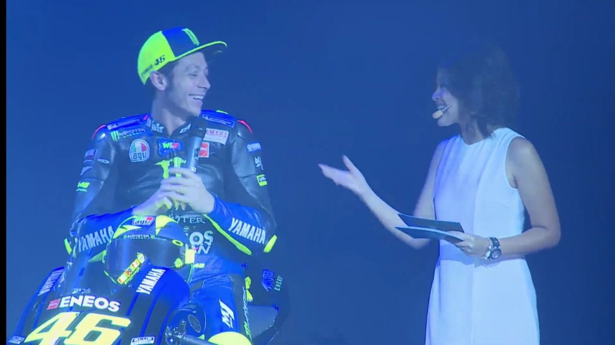 lucywiryono's tweet photo. Salah satu pertanyaan yg paling banyak ditanya ke @ValeYellow46 adalah : kan tahun ini 40th, emang masih kompetitif? 
Bro.. di foto ini, dia orang ini umurnya sama2 40th loooh.. masih kece kaaan? 🤣 https://t.co/WDLU7N23tT