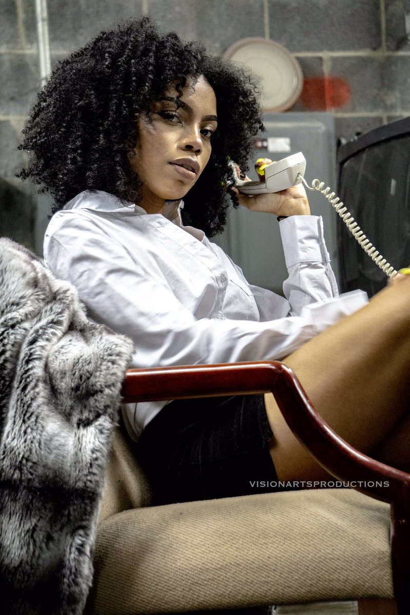 VISIONAFTERDARK's tweet photo. Muse: @CholeShots #myfavoritemodel phone calls and open files she handles it all
Shooter 📸: @VisionArtsuniv_ / @9clouds2mars
#visionartsproductions #VAP https://t.co/8PGNugGdyO