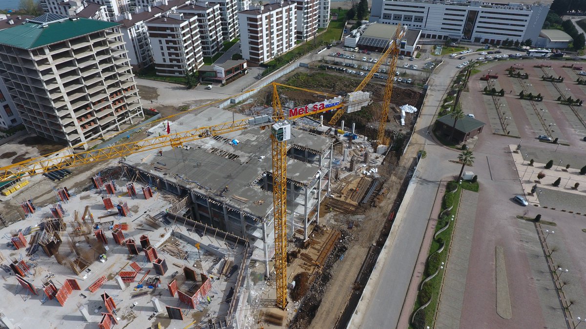 Trabzon'da MET-SA İnşaat tarafından yapılan Armada Otel Projesi, Potain kule vinçler ile yükselmeye devam ediyor. 
teknovinc.com  #teknovinc #potain #manitowoc #kulevinc #towercrane #inşaat #yapı #proje #building #Çarşamba #carsamba #crane #tower #DJI #drones #drone