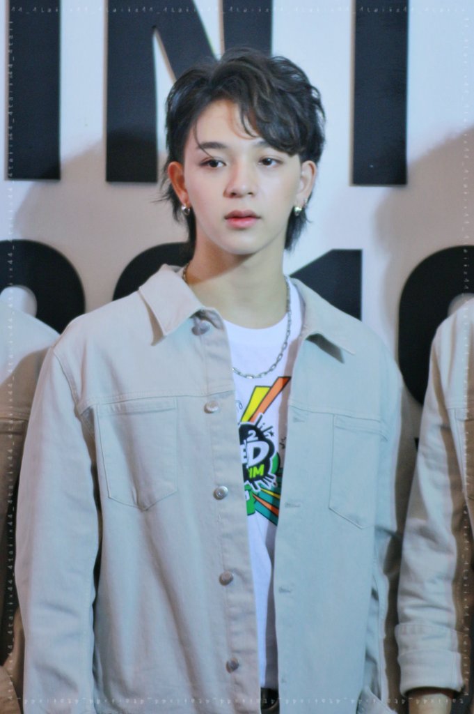 TaiiXz_4's tweet photo. 01/02/2019
ด้วยความเดชนี่ ทำให้ไม่ลืมว่าต้องเปลี่ยนปี...
🤣🤣🤣
#บาสเด็กอ้วนที่แท้จริง
#aisdigitalintelligentnation2019
#ZeedSimSBFIVE https://t.co/chS86Ocl0Q