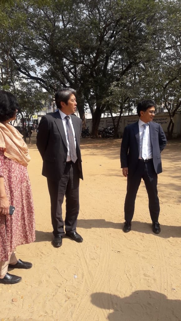 FicciCSR's tweet photo. Today at Chittoor, Andhra Pradesh - the CEO of Bank of Tokyo Mitsubishi UFJ (BTMU) reviewing the #CSR sanitation project being executed by  @ficci_sedf for #BTMU 
@btmu_official |
#japan #india #sanitation https://t.co/LeCBbi6yRN