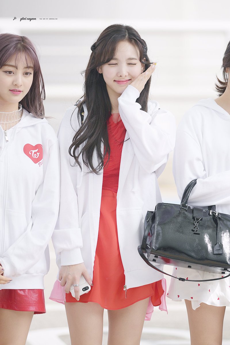새해 복 많이 받으세요🎋🌹✨
HAPPY NUNAR NEW YEAR😆
  #트와이스⁠ ⁠#TWICE⁠ ⁠#나연 #NAYEON #ナヨン <a href="/JYPETWICE/">TWICE</a>