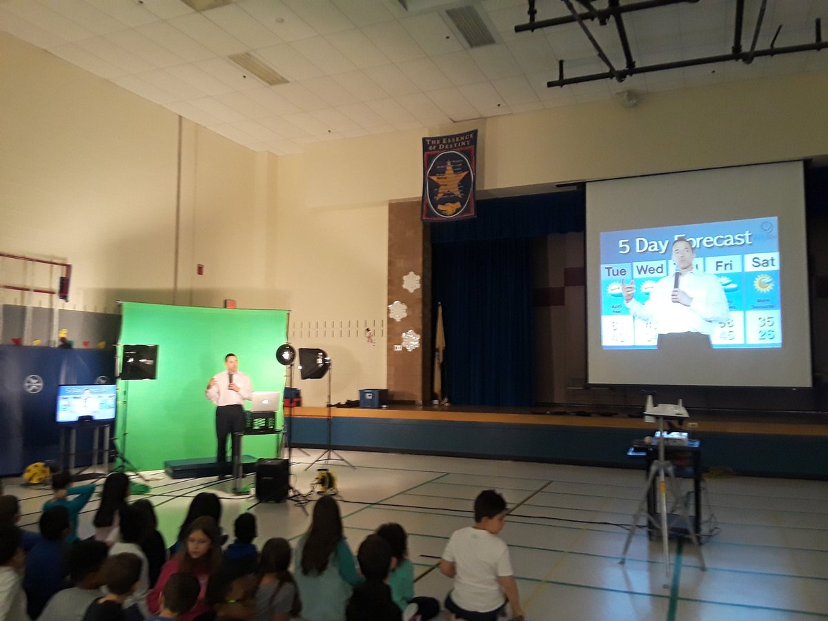 MTL_LMPrincipal's tweet photo. WCBS Channel 2 Meteorologist John Marshall @johnmarshall_wx came to Larchmont today. Using the magic of green screen technology, students engaged in meaningful learning about the weather. Special thanks to the Larchmont PTO!
#LarchmontPTORocks
#LearningGrowingWorking2gether https://t.co/RNcYF6OXVL