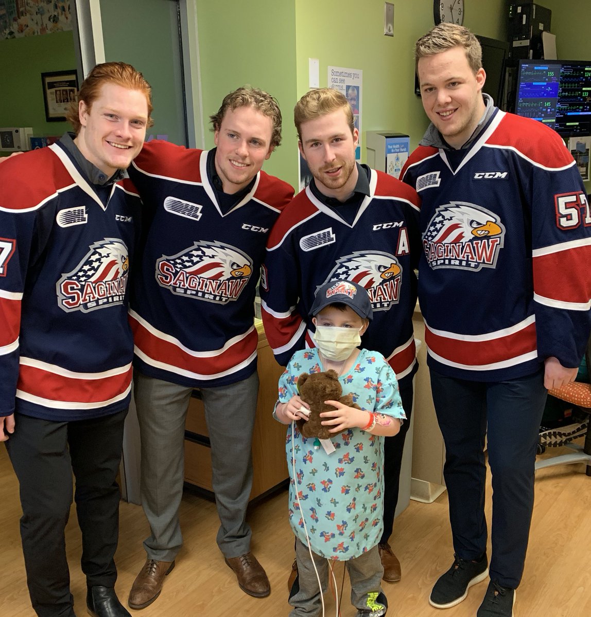 SpiritHockey's tweet photo. We made some new friends today while we visited @CovenantSaginaw ❤️
#SpiritInTheCommunity https://t.co/jCaTJKSINV