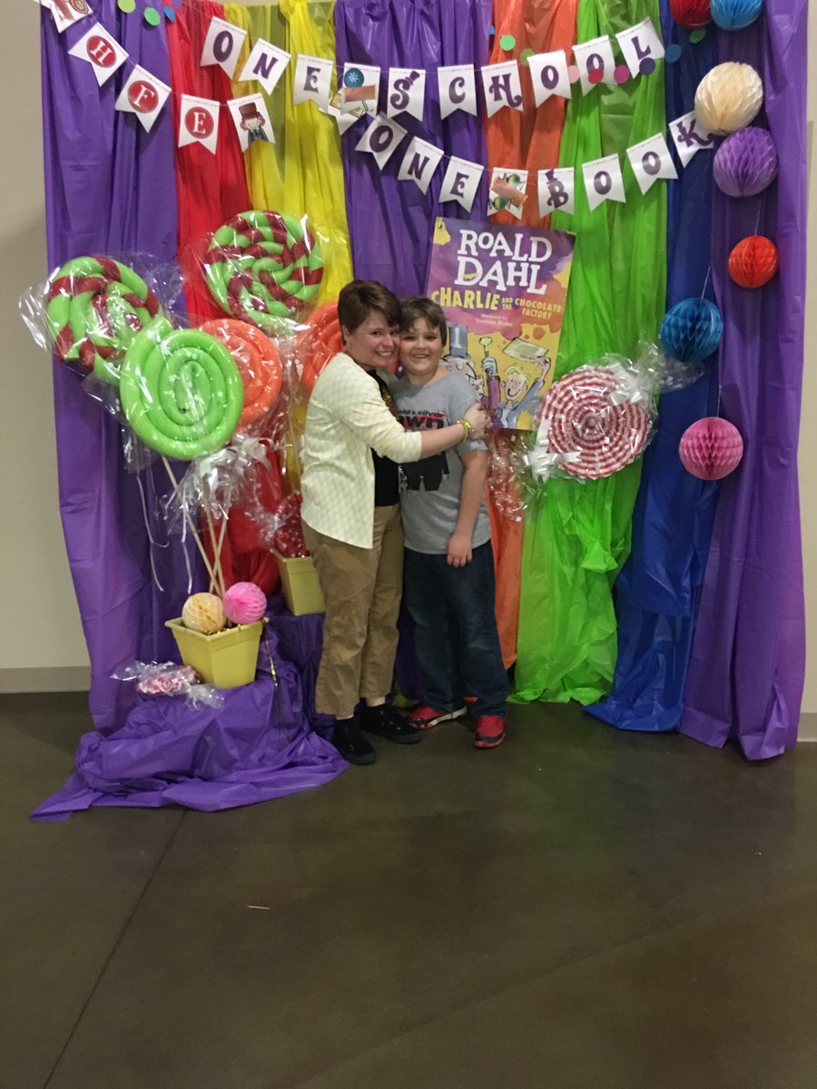 MOwenlibrarian's tweet image. Kicking off One School One Book with a STEM Night! Paper coding for me and Robotics showoff for the boy! #ArKidsCanCode #CSforAR ⁦@_HFESOwls⁩