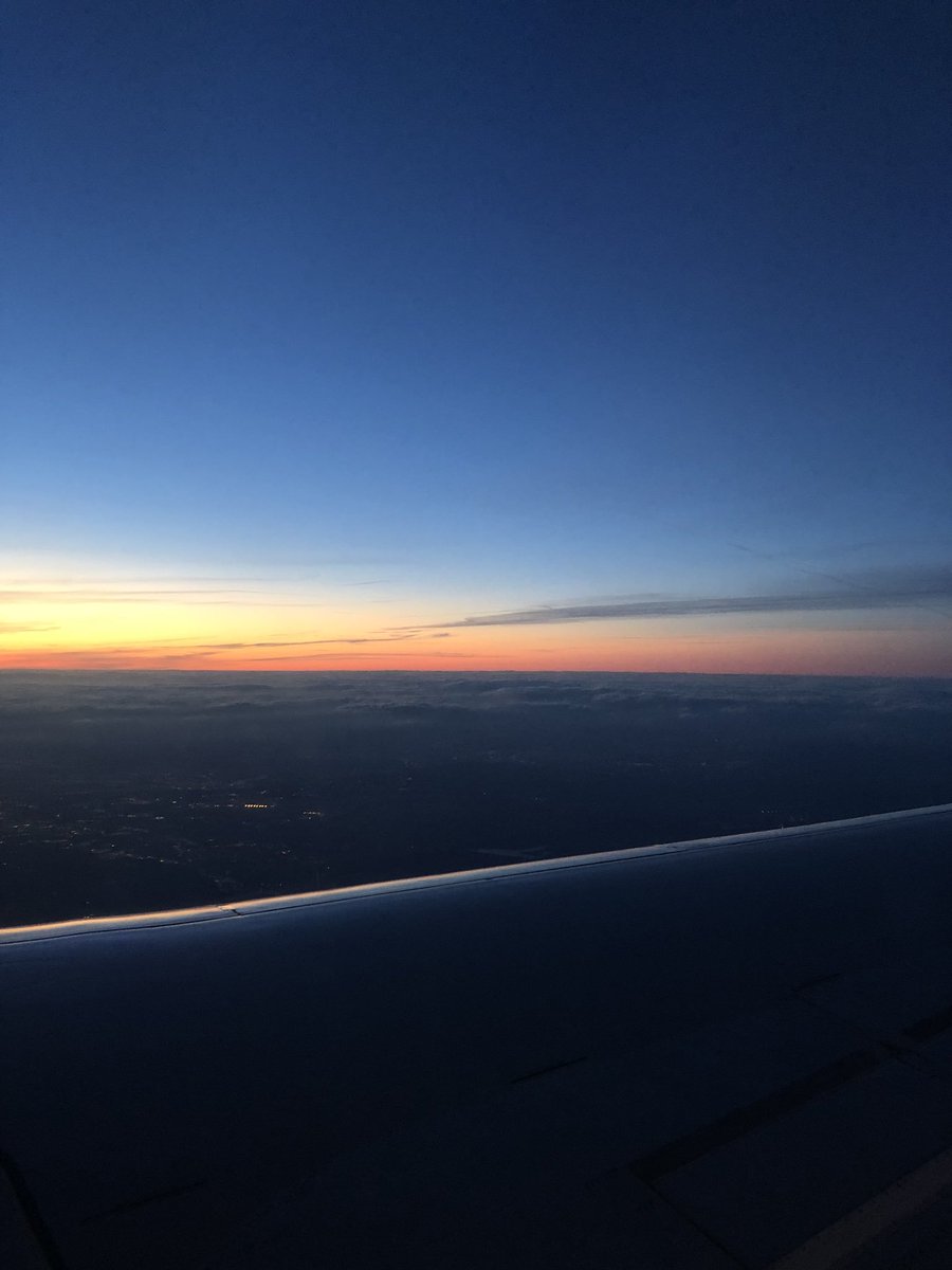 Emjay1028's tweet photo. Missed the best part of the #sunset but made it to dinner! 🍾🥂 #Delta #NYC #ViewFromEveningCommute #Travel https://t.co/um1bE5JV2W
