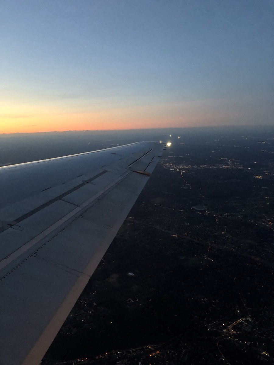 Emjay1028's tweet photo. Missed the best part of the #sunset but made it to dinner! 🍾🥂 #Delta #NYC #ViewFromEveningCommute #Travel https://t.co/um1bE5JV2W