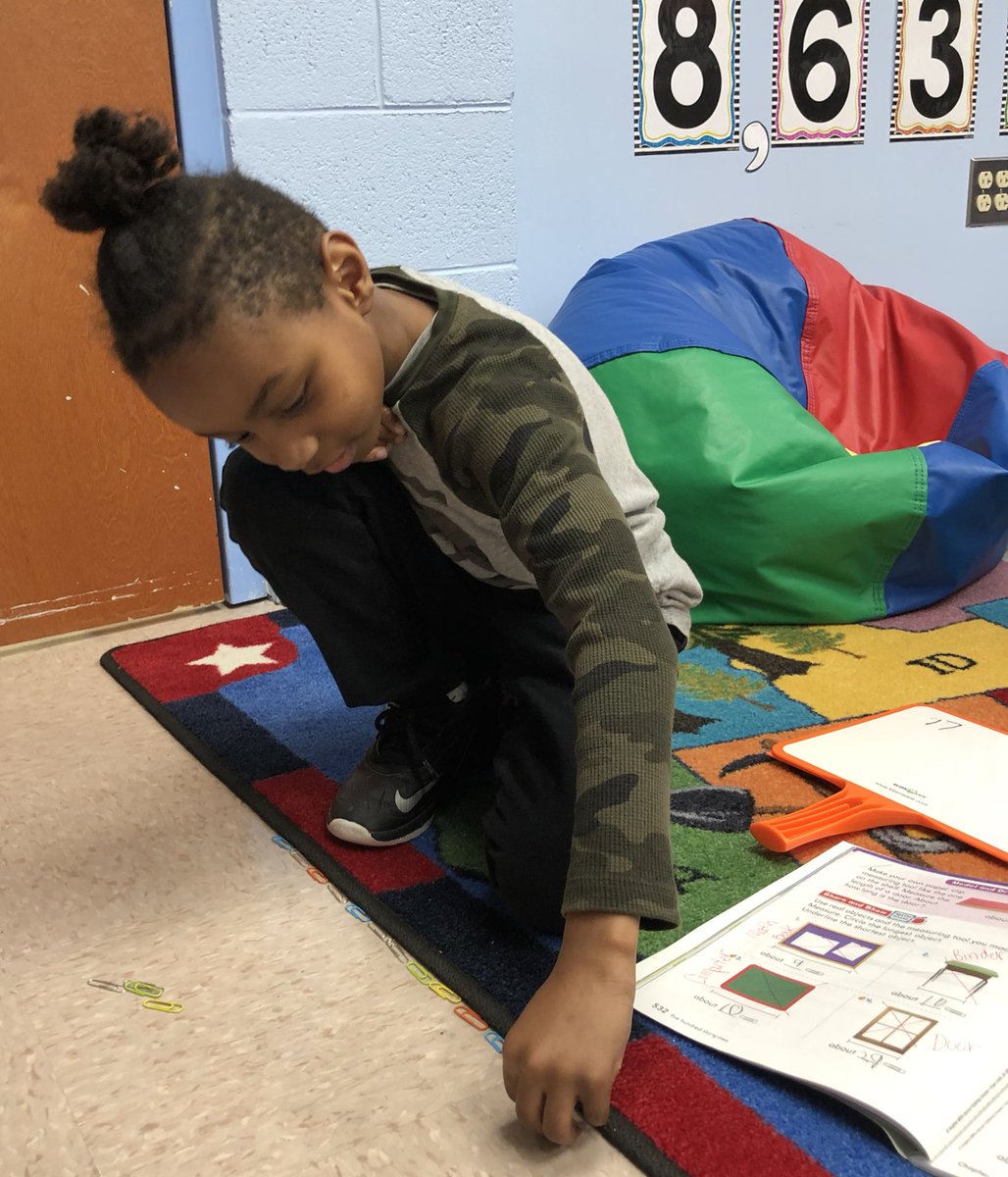 Learning how to measure 😄So of course we had to see how many paper clips long our rug is!! 🖇#funwithmath #collsedu