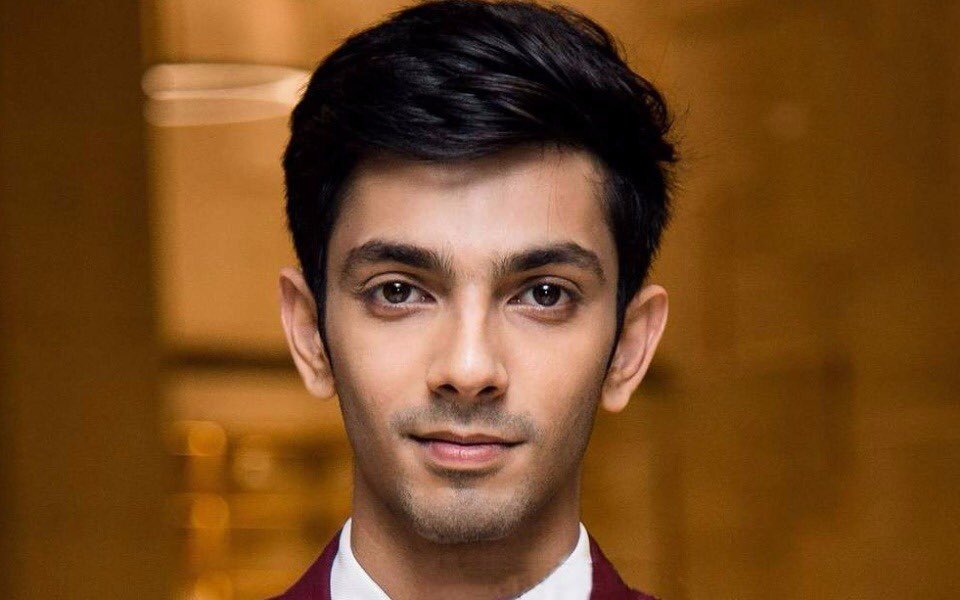 Overseasrights's tweet photo. #Anirudh has scored some brilliant score for #Nani’s  #Jersey, says the inside reports. Apparently, it will be an emotional album.

First single May release on #ValentinesDay 

The movie will hit the screens worldwide on April 19. https://t.co/8QD9k1EnMK