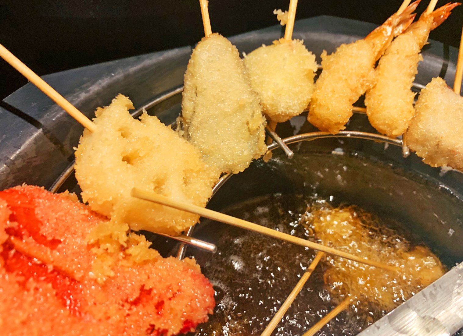 唯一無二の絶品グルメ むにぐるめ くし葉 神奈川 みなとみらい駅から徒歩8分 串揚げや串天の食べ放題を堪能できるお店 お肉や野菜はもちろんホタテや餃子も揚げて食べまくれる 自分たちの卓上で揚げるので出来立てサクサクをお腹いっぱい堪能