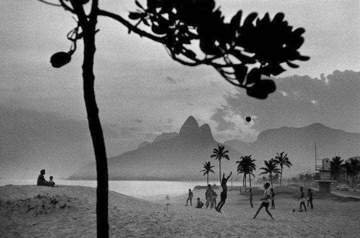 René Burri - Football, Rio de Janeiro, Ipanema Beach, 1958