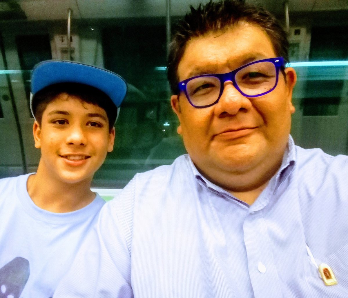 bullyingperu's tweet photo. 10.20pm. Metro de Lima. Regresando de trabajar con mi primogénito. #formandogentebuenaparalavida #soymioportunidad #floroconlevel #conquistatufelicidad https://t.co/PTuMryQEbP