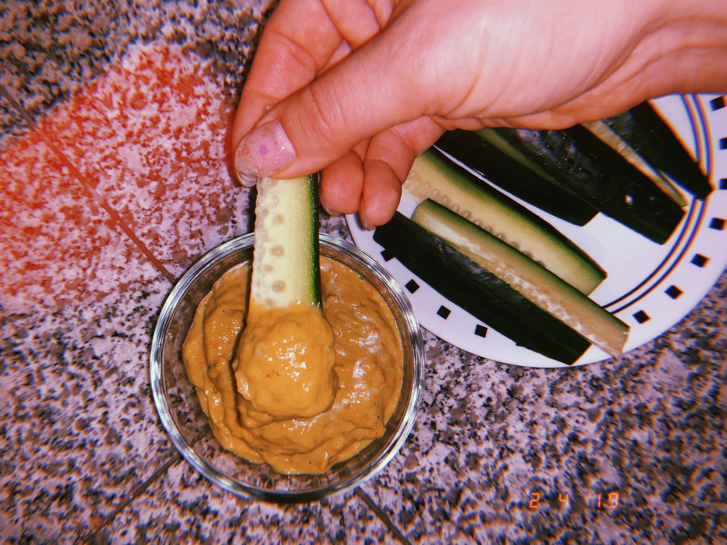 Easy Peasy Avocado Red Pepper Dip withshayda.com/easy-peasy-avo…