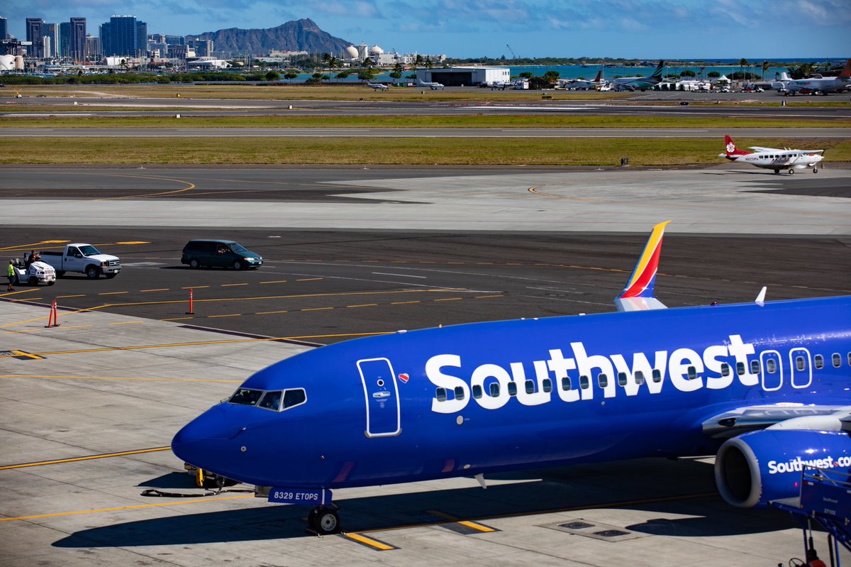 SouthwestAir's tweet image. You see that? That’s what it looks like when a Southwest bird lands in Hawaii! 

Visit Southwest.com/Hawaii to learn more about our plans to serve Hawaii. Stay tuned for more!
