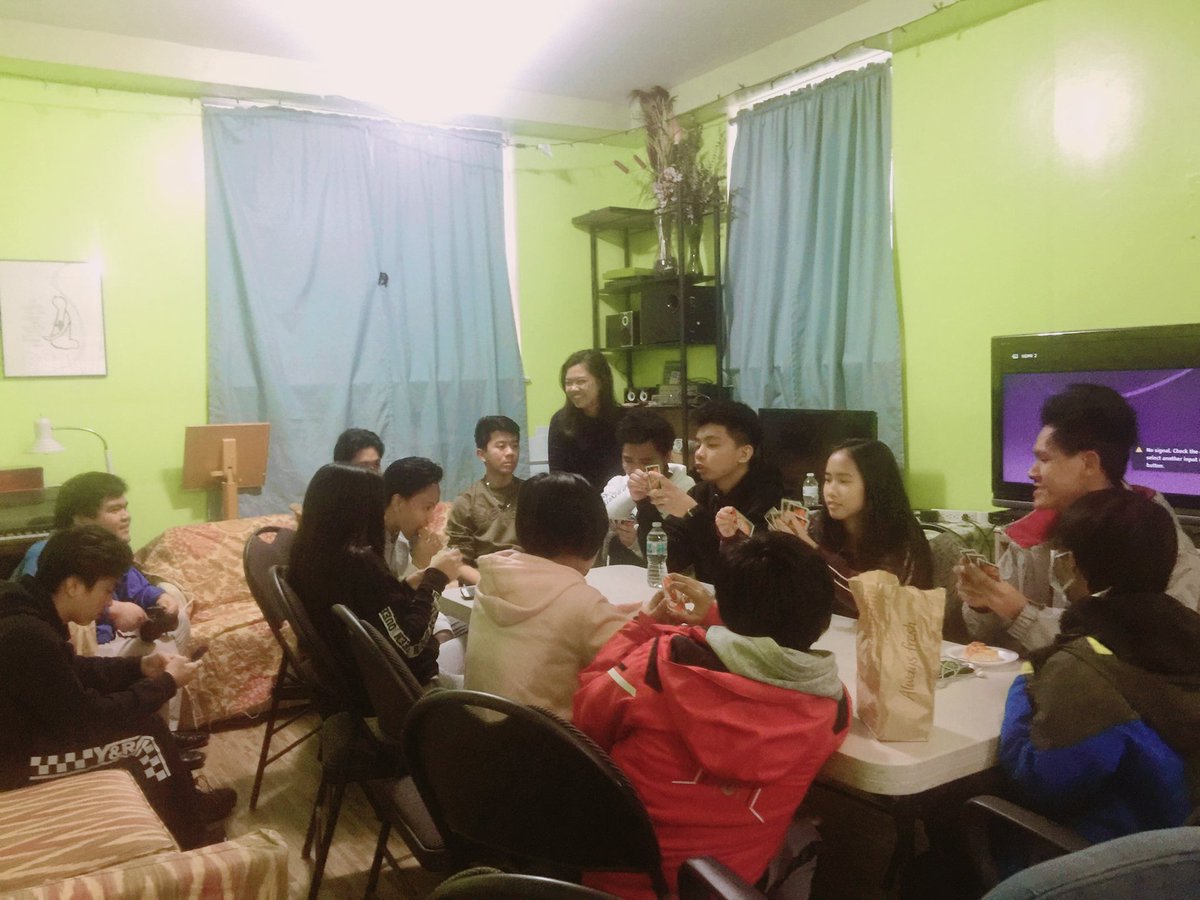 mia_tno's tweet photo. Stay tuned for more Sunday activities! @TNOtoronto 

(Left: Exam Strategies Workshop ft. an UNO activity. Right: Snowball fight ⛄) https://t.co/ilHxgka4yH