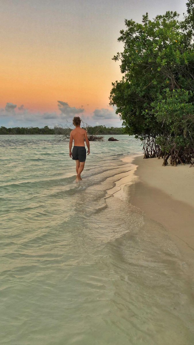 2MonkeysTravel's tweet photo. Sunset "shower" time ⛵️💋🏝 @CTPuertoRico @discover_PR #DiscoverPuertoRico #PuertoRico #TwoMonkeysSailing https://t.co/ghaOHY5rzr