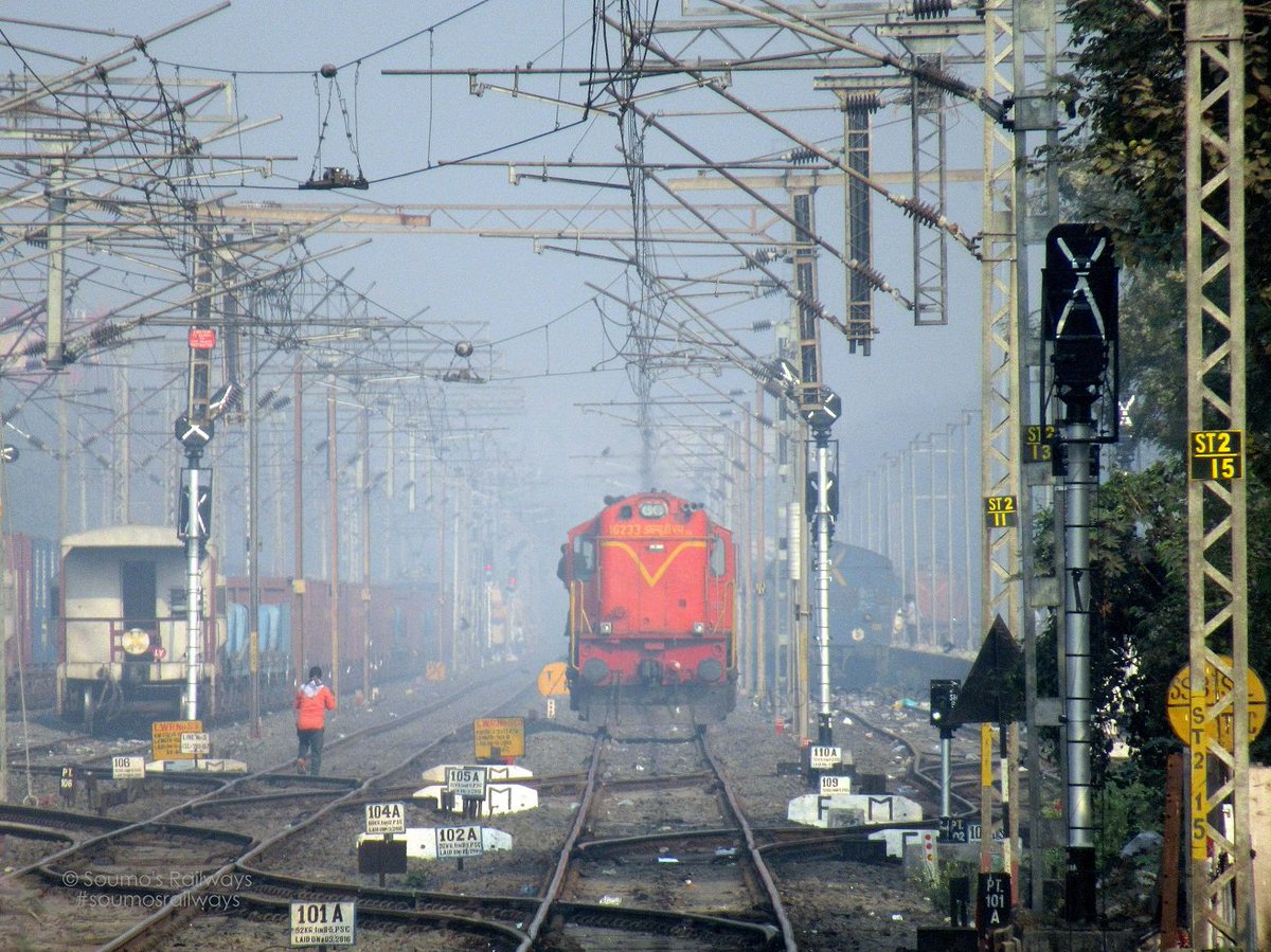 soumosrailways's tweet photo. A gorgeous #WDM3A (loco #16233, KGP shed) visited #PDPK (#SERzone) earlier this morning. Wish you all a great day ahead!
© #SoumosRailways
#indianrailways #IRFCA #railfanning #trainspotting #PhotoBlog #trains
#southeasternrailway #morningwalk #dieselengine #traintracker https://t.co/0ShdPvxsCA