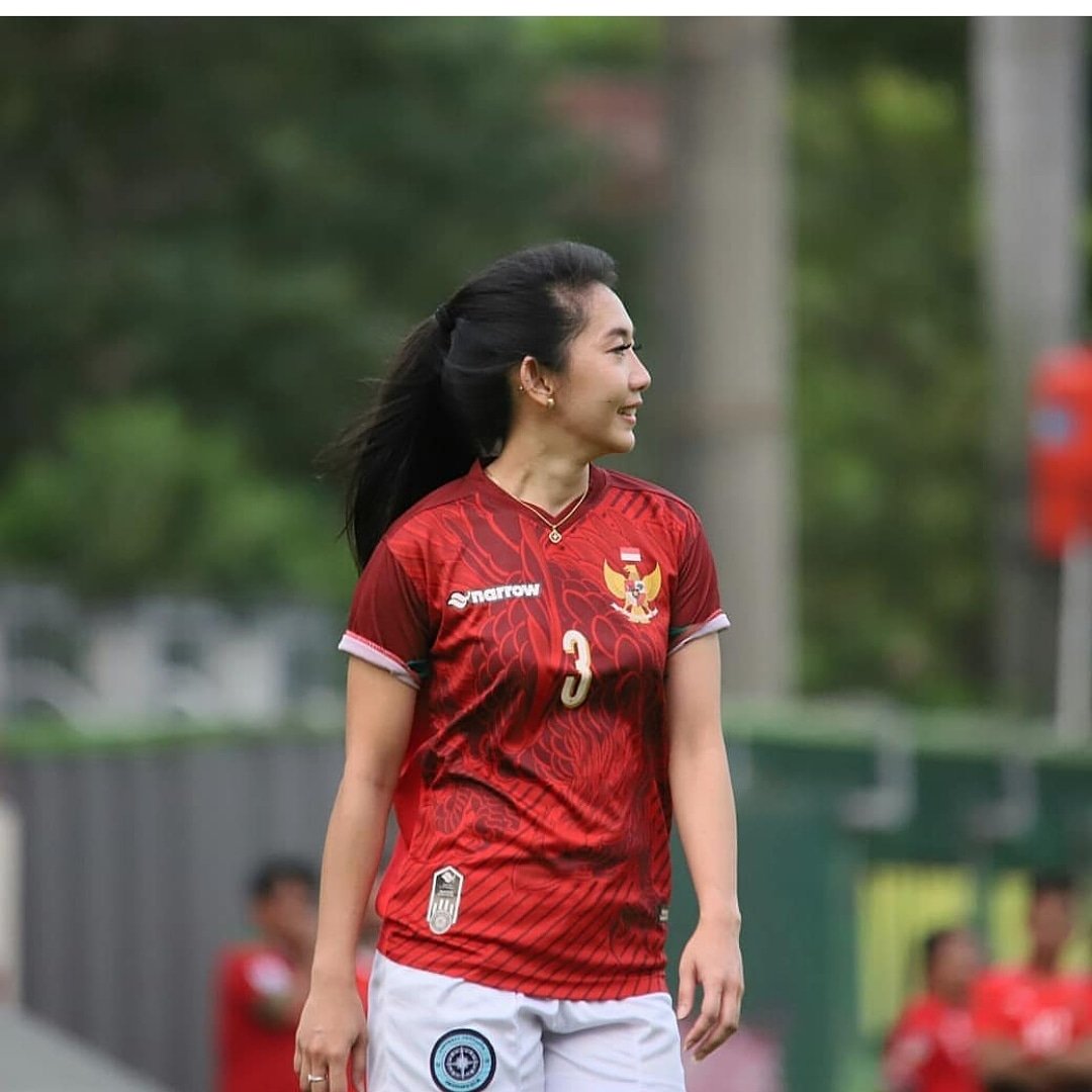 Mari kita lupakan peliknya alasan kenapa Timnas belum bisa pakai apparel lokal, mari share ide atau keinginan tentang apparel lokal kaya gimana yg cocok buat timnas kita, comment di ig @kjti_official ya <a href="/Jerseyforum/">The OG Indonesian Blokecore</a> <a href="/JerseyLigina/">Pencinta Kain Ligina (Follow IG: @pjli_id)</a> *gambar cuma pemanis