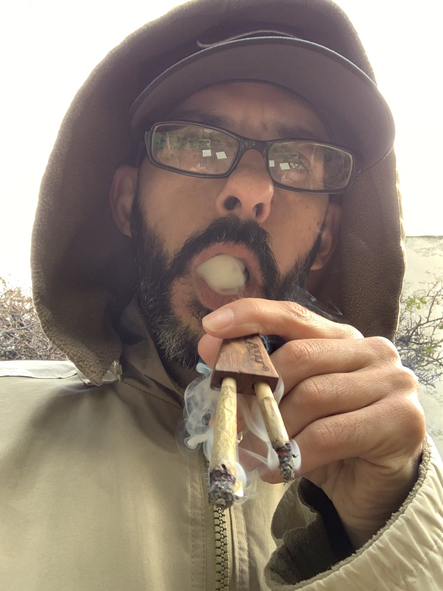 George90731's tweet photo. I love my #RawDoubleBarrel 2 joints 1 time!๐ฒ๐ฒ๐ฅ๐จ #joints #weed #herb #rastamanvibration #SoCal @RAWLIFE247 #rawlife #rawlife247 #chronic #rawrollingpapers #ganja #highallthetime #smokeweedeveryday #StateOfTheUnion #DemocraticResponse #rawcone #blowingsmoke ๐ซ๐ธ๐ซ๐ฌ https://t.co/Dyn0kYIleE