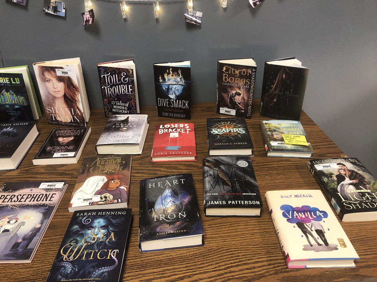 AndreaATimR6's tweet image. New arrivals ready for readers to grab! #librarylife #highschoolreaders #ALLibraries #bookwhisperer #warriorsread #tusdaylibrarian #newarrivals @cchs_tag