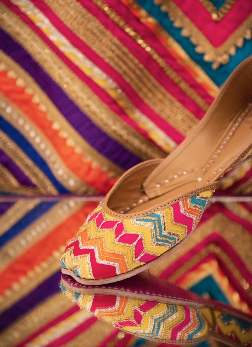 WeddingTimesTOI's tweet photo. Looking for a comfortable pair of shoes this wedding season? Ditch your heels for these comfortable pairs of juttis!
#shilpsutra #pastelsandpop #needledust #fizzygoblet #payalsinghal #juttis #weddingfootwear @fizzygoblet @NEEDLEDUSTjutti @payalsinghal @pastelsandpop @Shilpsutra https://t.co/FUZJa32Qm5