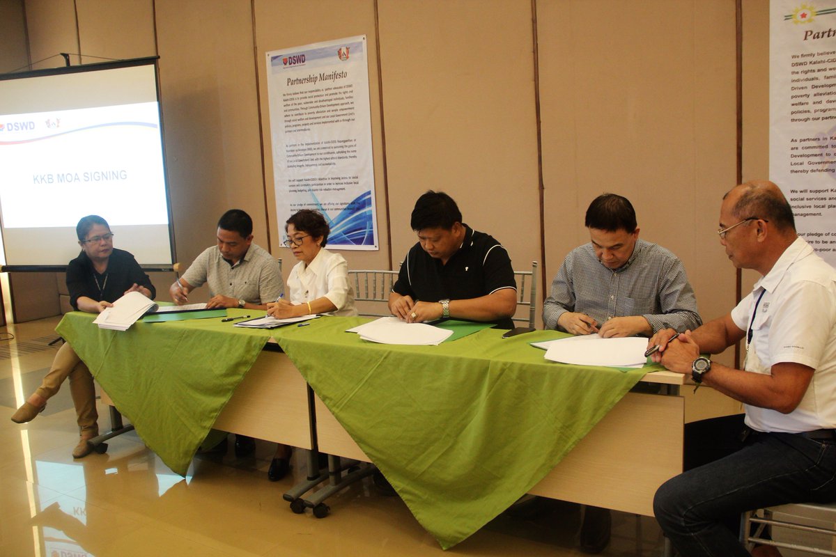 dswdfo8's tweet photo. ATM
Municipalities of Anahawan and Bontoc in Southern Leyte and Tabontabon in Leyte signed the Memorandum of Agreement and Partnership Manifesto with DSWD Kalahi CIDSS for its new implementation  Kapangyarihan at Kaunlaran sa Barangay (KKB) under NCDDP. https://t.co/ZAXcqKfXAj