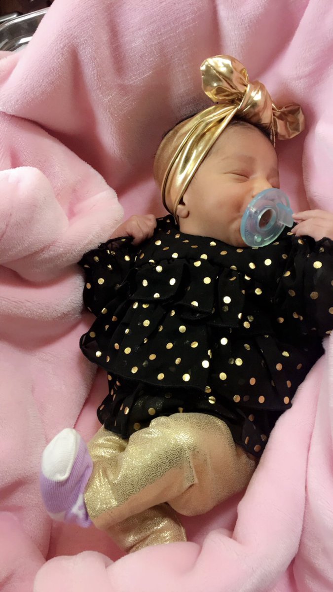thatsotaylaaa's tweet photo. 💗👑About My Pregnancy👑💗
Age I got pregnant:20
Age I gave birth:20
Due date:01/30/2018
Day I gave birth:01/09/2018 #LLBWB
Vaginal or Csection:Vag
Weight:5lbs 12oz
Height:19.5in
Sex:girl💗
Name:Zoei Marie Wilson
Post a pic during pregnancy, first born, now post pregnancy. https://t.co/Q69KgVPZJv