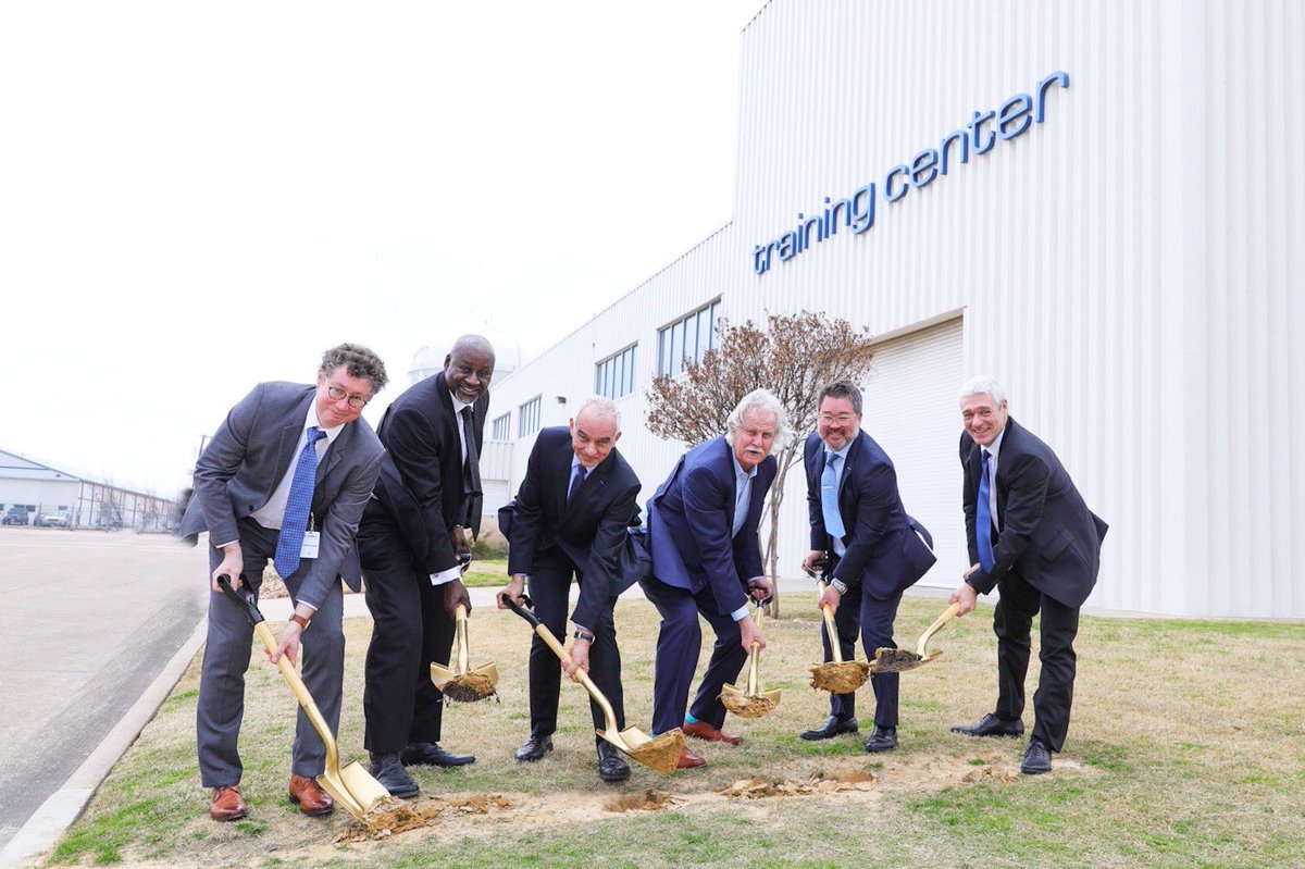 AirbusHeli_usa's tweet photo. .@AirbusHeli and Helisim have broken ground on a new, state-of-the-art helicopter simulation training center in Grand Prairie, Texas, which will include a new full-flight simulator for the #H145, #H175, and the next-generation #H160. https://t.co/8tHaOd1vVp