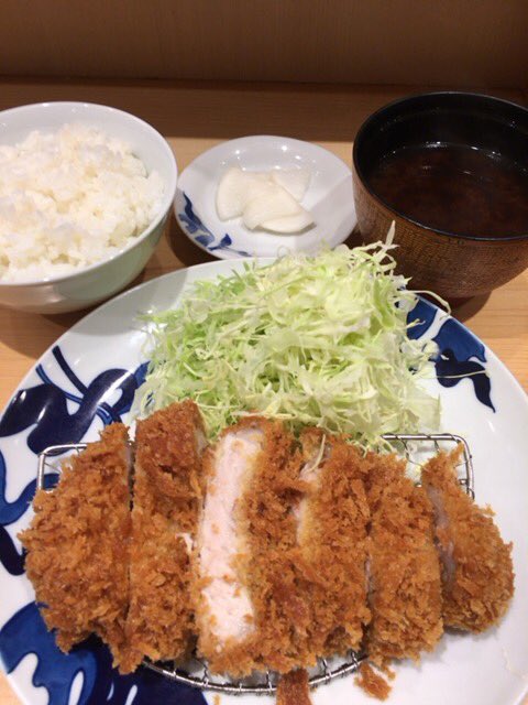 easyliving01's tweet photo. 東京駅Kitchen Street とんかつ寿々木 ロースカツ定食
#とんかつ寿々木 #東京駅 #kitchenstreet #ロースカツ定食 #deepfriedporkloincutlet #tonkatsu #deepfriedporkloincutletset https://t.co/XauW2pHKeC