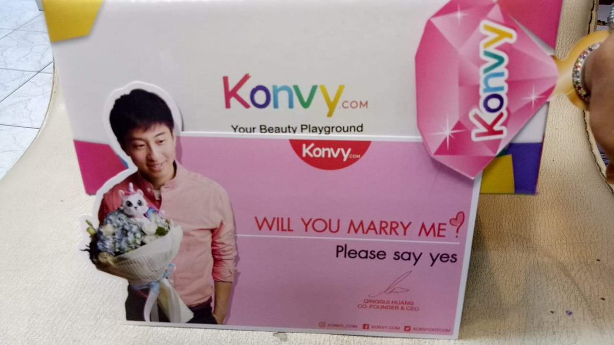 mncc_1's tweet photo. Say Yes แน่นอน เพราะ Konvy มีสินค้าดีๆให้เลือกมากมายหลากหลายแบรนมีโปรดีๆให้เลือก ส่งสินค้าไว ที่สำคัญคือราคา!!! สินค้าดีลดราคาขนาดนี้ไม่รักไม่ได้แล้ว❤  #KonvyValentinesMEGASALE2019 #LivingTheDream #DreamDateCOPTER  อยากไปดินเนอร์กับพี่เตอร์ฮะ🙏😊 #พี่เตอร์สินกำ https://t.co/eyNR0ovAUm