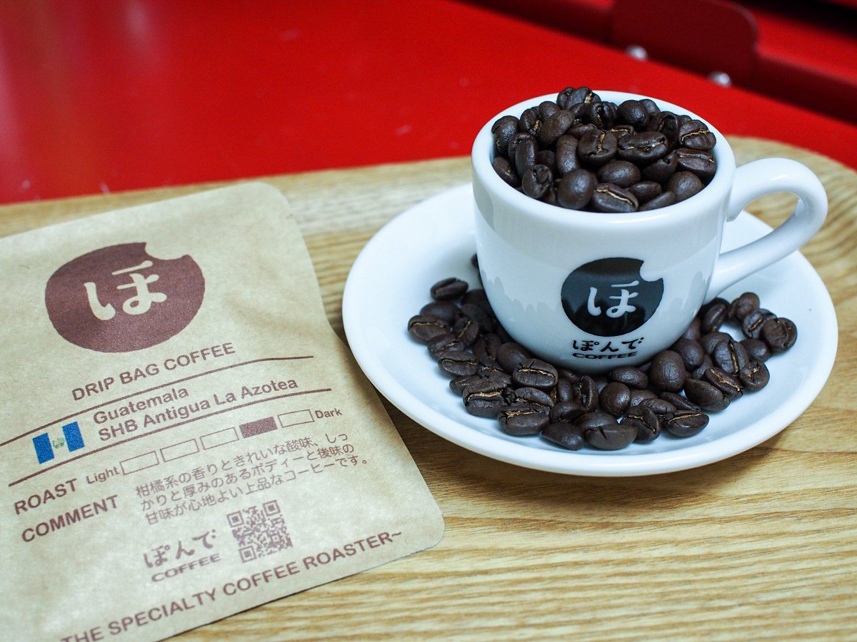 pondecoffee's tweet photo. 当店で使用している「グァテマラSHB アンティグア アゾテア農園 ブルボン」の紹介です。芳醇な香りで品のあるコーヒーで「ぽんでブレンド」のベースにもなっています。
https://t.co/HGx0ykuKMW
#池袋 #ぽんでCOFFEE #specialtycoffee #cafe #roastery #pouover #Guatemala #Antigua #Azotea https://t.co/DrbYpYgmdW