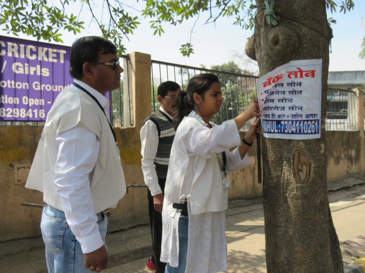 Garden Department <a href="/ngpnmc/">Nagpur Municipal Corporation</a> &amp; <a href="/green_vigil/">Green Vigil Foundation</a> continues removing advertisements/hoardings from trees. This time at Civil Lines, Nagpur. Check out the 2nd image of nails removed this time.
180 advertisers have been served notices by <a href="/ngpnmc/">Nagpur Municipal Corporation</a> <a href="/ProshuncTOI/">ProshunTOI</a>  @mankabTOI <a href="/SwachSurvekshan/">Swachh Survekshan</a>
