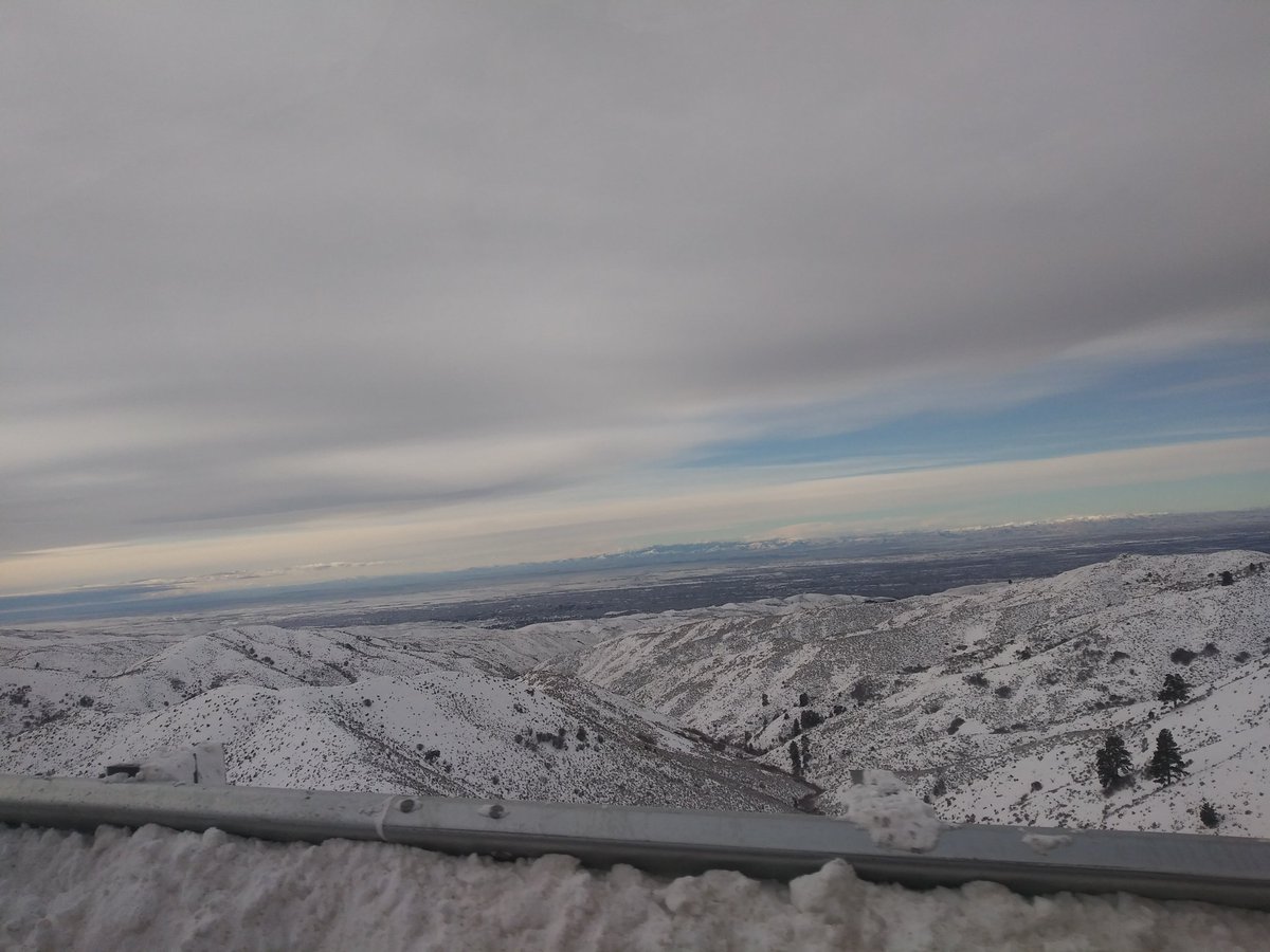 LinkThePup's tweet photo. Had an awesome day despite the news. Backside kicked my butt. #freshlocalfun #boiseidaho #snowboarding @BOGUSBASIN https://t.co/RVClOZvCoj