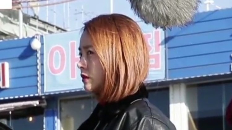 꽃  길  걷  자
   백  상  아
우  리  상  아
   죄  없  어

                                          (저 미친...)