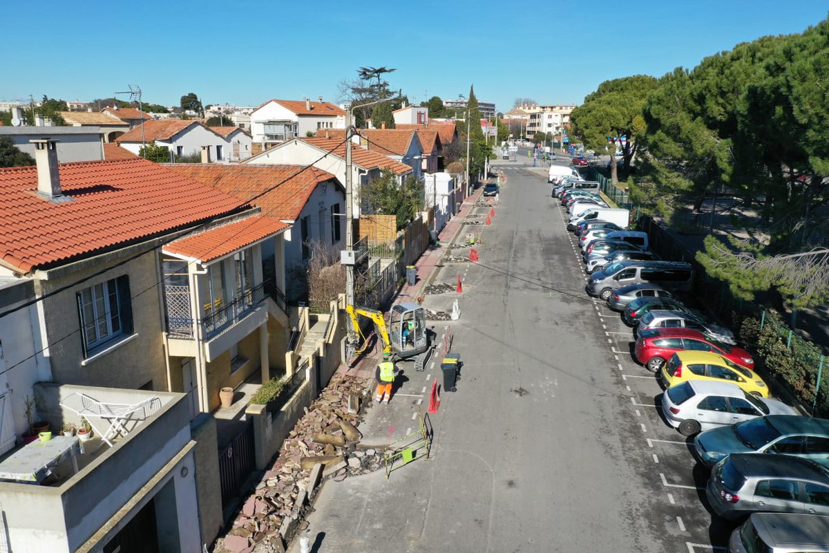 ChefEIFFAGE's tweet photo. 🚧 Travaux  Spie Batignolles - Malet : Impasse du Mas Argeliers
Réfection du trottoir et création d'oreille pour chaque sortie de riverain .
Phase de démolition 

#montpellier
#voirie
#embellissement #travauxroutier 
#rénovation
#accessibilite
#travaux
#travauxpublics
#hérault https://t.co/rGp69EKHL1